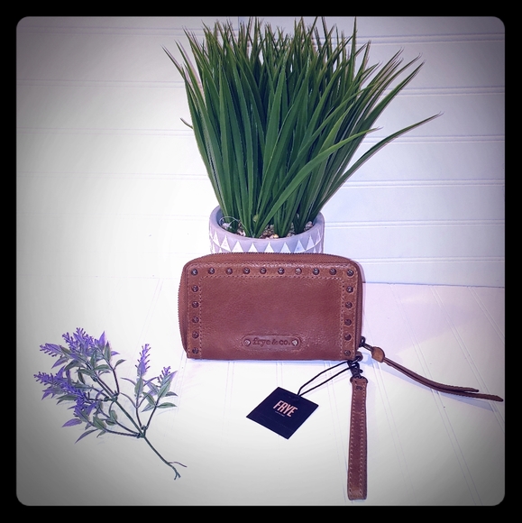 Frye Handbags - ❤💥 Frye wristlet...